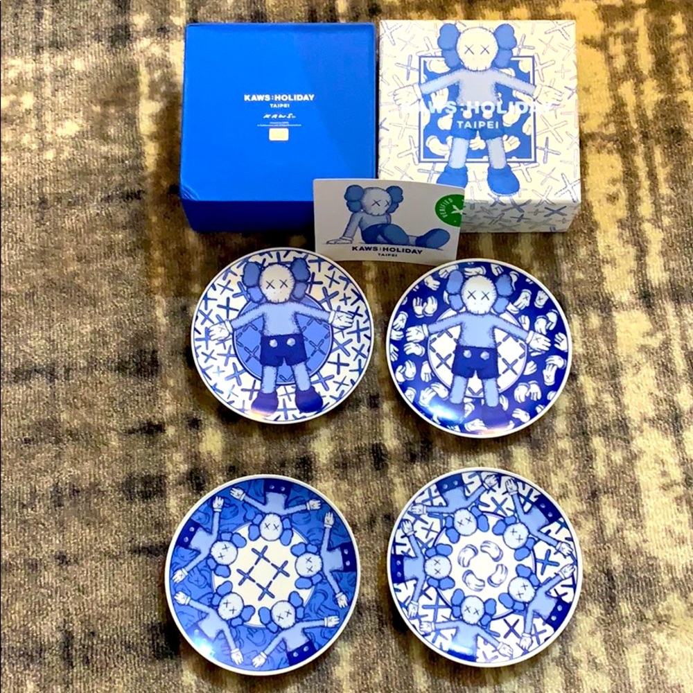 Kaws Holiday Taipei (Set of 4 Plates)